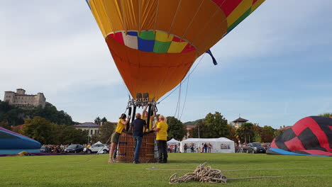 people-flaming-hot-air-balloon-in-italy