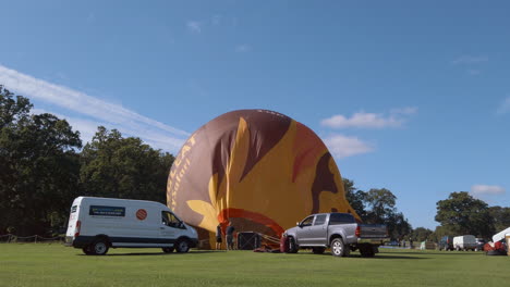 Team-of-hot-air-balloon-engineers-erect-inflate-their-balloons-for-a-tethered-display-at-a-Hot-Air-Balloon-festival