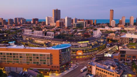 Statischer-Hyperlapse-Des-Sonnenuntergangs-Aus-Der-Luft-Von-Wrigley-Field