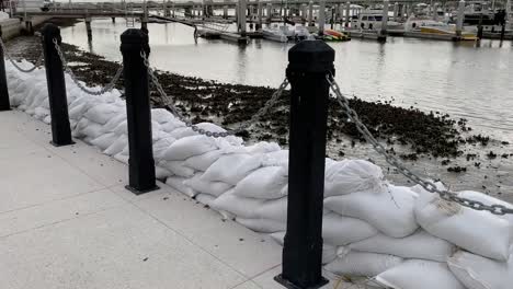 Sandbags-line-the-St