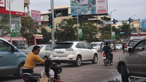 Dense-Traffic-on-a-Busy-Road