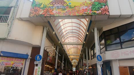 Tilt-Up-Shot-of-tourist-shopping-for-souvenirs-in-Euglena-Mall