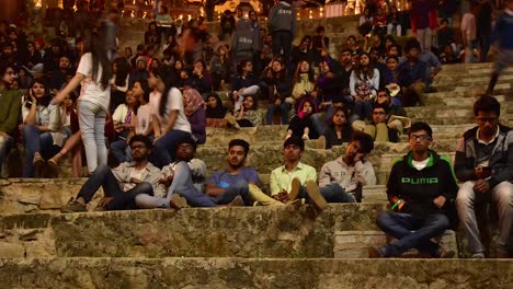 College-Studenten-Sitzen-In-Einem-Amphitheater