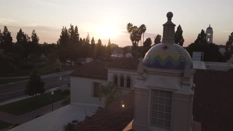 Impresionante-Puesta-De-Sol-Sobre-El-Fullerton-Junior-College,-California