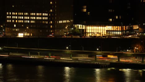 Zeitraffer-Des-Verkehrs-Auf-Dem-FDR-Drive,-Manhattan,-New-York-City-Am-Ufer-Des-East-River-Bei-Nacht