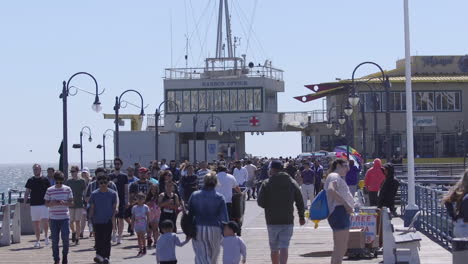 Crowds-of-people-walking-along-the-Santa-Monica-Pier-towards-the-Harbor-Office