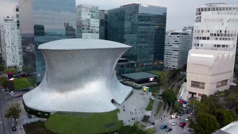 Vista-Aérea-Del-Museo-Soumaya-Y-Museo-Jumex-En-Polanco,-Ciudad-De-México