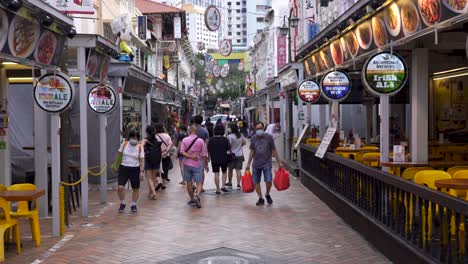 People-wearing-face-mask-walking-in-Chinatown