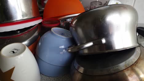 pile-of-washed-Dishes-On-A-Sink-Drainer