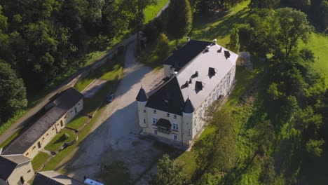 Luftaufnahme-Des-Herrenhauses-Bukovje-In-Dravograd,-Slowenien