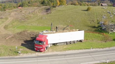 Fácil-Deforestación-Con-Astilladora-De-Madera-En-La-Autopista-Sentrupert-Eslovenia