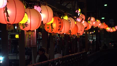 Das-Nagasaki-Laternenfest-Ist-Eine-Jährliche-Veranstaltung-In-Der-Stadt-Nagasaki,-Japan,-Die-Ursprünglich-Von-Chinesischen-Bewohnern-Ins-Leben-Gerufen-Wurde,-Um-Das-Chinesische-Neujahr-Zu-Feiern