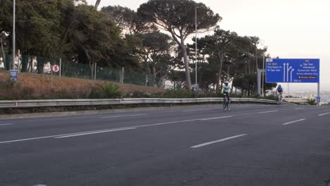 Cyclists-near-the-beginning-of-the-Cape-Town-Cycle-Tour-after-Hospital-bend