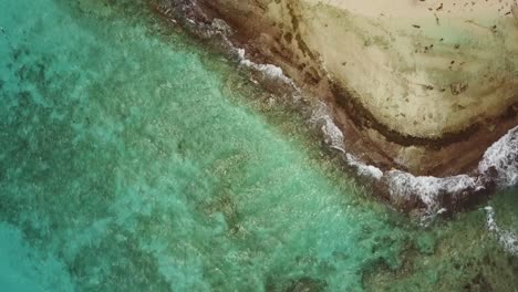 San-Andrés,-Playa-Johnny-Cay,-Colombia,-Mar-Caribe-Por-Drone