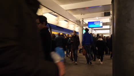 Commuters-boarding-a-busy-intercity-train-at-a-Dutch-station