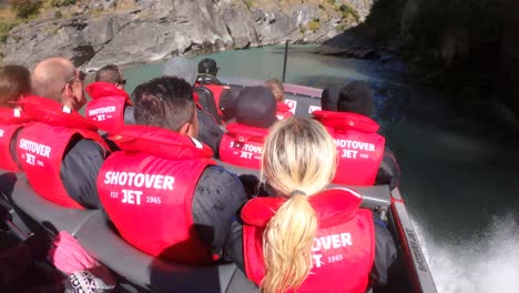 Paseo-En-Lancha-Motora-Shotover-En-Queenstown-Nueva-Zelanda