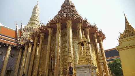 sunset-near-temple-in-Bangkok,-Thailand