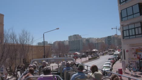 Durchquerung-Der-Tower-Road-Von-Sliema,-Malta,-Etwa-Im-März-2019