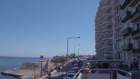 Blick-Auf-Augenhöhe-Der-Tower-Road-Malta,-Ca.-März-2019