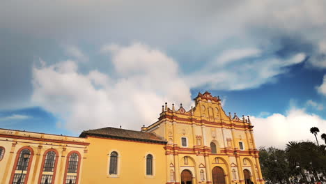 TILT-DOWN-MAIN-CATHEDRAL-IN-SAN-CRISTOBAL-DE-LAS-CASAS,-CHIAPAS-MEXICO-SHOT-PEOPLE-PASSING-BY