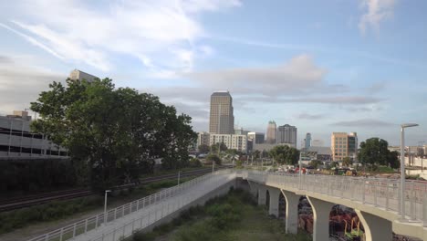 La-Pasarela-Conduce-Al-área-Del-Centro-De-Orlando