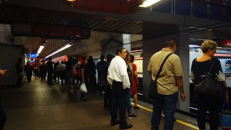 Estación-Tacubaya,-Del-Metro-De-La-Ciudad-De-México