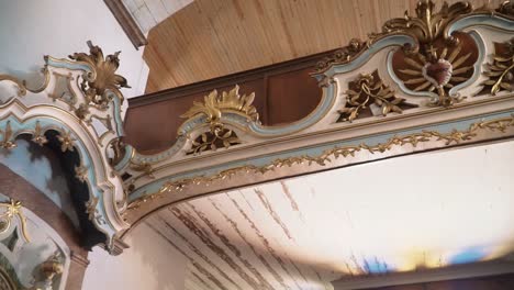 Gilding-interior-ornaments-in-Matriz-S