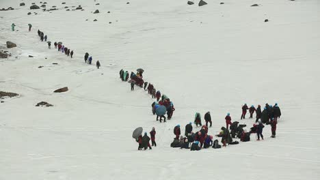 Montañeros-Del-Himalaya-En-Los-Picos-De-Las-Montañas-De-Hielo-Del-Himalaya