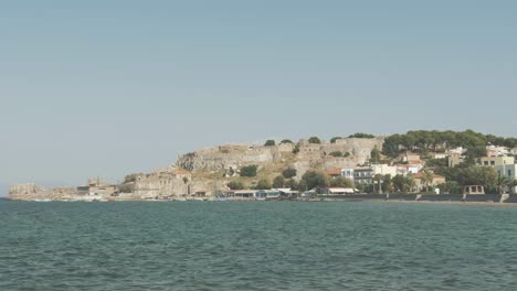 Plano-General-Del-Castillo-De-Mitilene-En-Un-Día-De-Verano-En-La-Isla-De-Lesbos