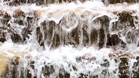 Las-Increíbles-Fuentes-Y-Cascadas-Artificiales-En-El-área-De-San-Antonio-Son-Hermosas,-Cascadas-Y-Aguas-Danzantes-Sobre-Las-Caídas-De-Las-Escaleras