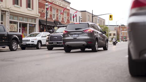 Cars-driving-by-in-a-beautiful-cottage-town