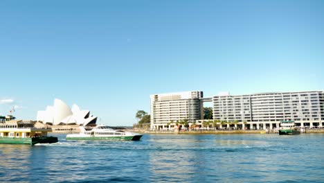 Blick-Auf-Den-Kreisförmigen-Fährterminal,-Wahrzeichen-Von-Sydney-In-Syndey