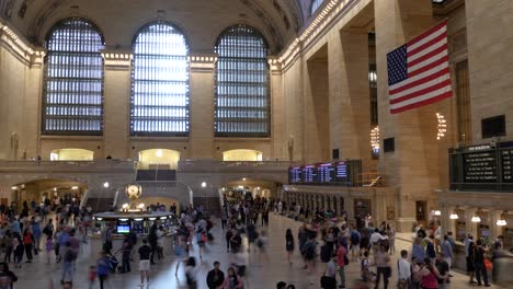 Lapso-De-Tiempo-De-Una-Multitud-De-Domingo-Por-La-Mañana-En-La-Gran-Estación-Central---Ciudad-De-Nueva-York