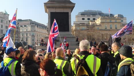 London,-England-Gelbjacken-Demonstranten-Für-Den-WTO-Brexit-Auf-Dem-Trafalgar-Square-In-London