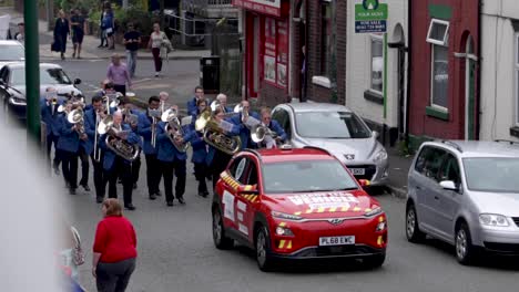 Radcliffe-Community-Parade-Marschiert-Durch-Die-Straßen