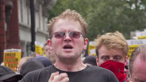 Marcha-Antifa-Para-Protestar-Contra-Tommy-Robinson-En-Londres,-Reino-Unido