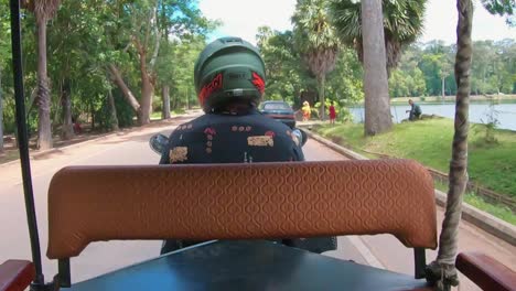 Hiperlapso-De-Viajar-Por-Siem-Reap-Y-Angkor-Wat-En-Un-Tuk-Tuk-Remork-2