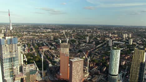 Hermosa-Vista-Aérea-De-Edificios-En-Londres