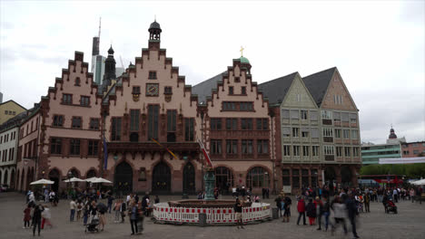 Frankfurt-Deutschland,-Circa:-Zeitraffer-Altstädter-Platz-Romerberg-In-Frankfurt,-Deutschland