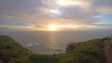 Hermoso-Timelapse-En-Cabo-Da-Roca-Durante-La-Puesta-De-Sol