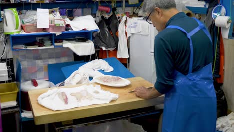 merchant-make-sushi-from-live-fish-in-Korean-seafood-market-in-busan-people-buy-and-sell-fresh-seafood-and-fish-in-seafood-market-in-south-korea