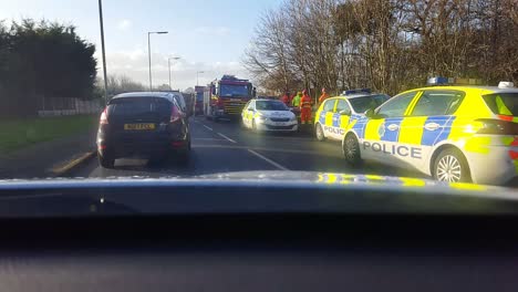 Am-Straßenrand-Geparkte-Einsatzfahrzeuge-Der-Polizei,-Dashcam-Aufnahmen-Der-Ermittlungen