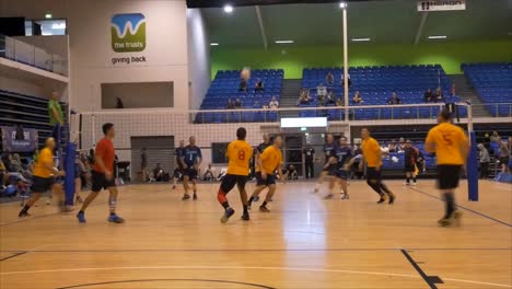 Schuss-Von-Volleyballspielern-über-Jahren,-Die-Sich-Im-World-Master-Game-Im-Waitakere-Trust-Stadium-Versammeln