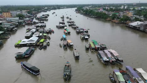 Cai-Rang-Schwimmender-Markt-Im-Mekong-delta,-Vietnam