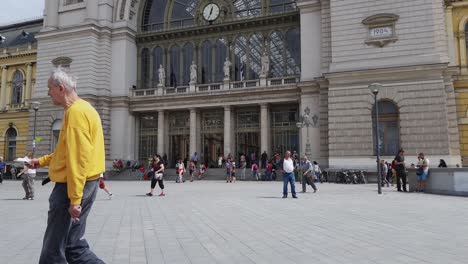 People-walking-in-front-of-entrance-to-Keleti-Railway-Station-Budapest