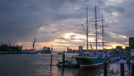 timelapse-harbour-Hamburg