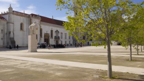 Universidad-De-Coimbra-Con-Estudiantes-En-Portugal