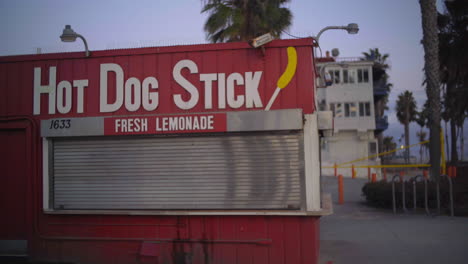 Straßenrestaurant-In-Der-Nähe-Des-Santa-Monica-Beach-Gesperrt