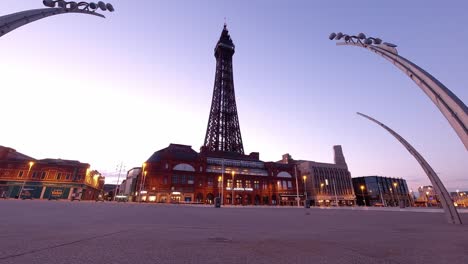 Paseo-Marítimo-De-La-Atracción-Turística-Británica-De-La-Torre-De-Blackpool-En-El-Timelapse-De-La-Salida-Del-Sol-De-La-Mañana