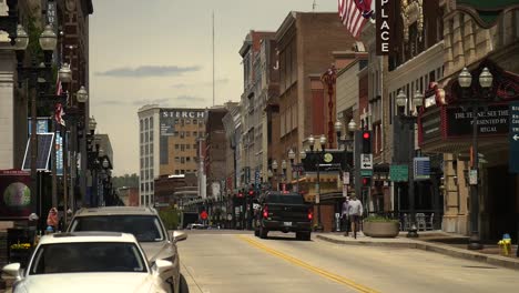 Eine-Ruhige-Straße-In-Der-Innenstadt-Von-Knoxville,-Tennessee